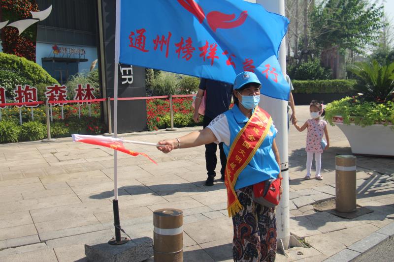 <strong>逼逼可操逼</strong>